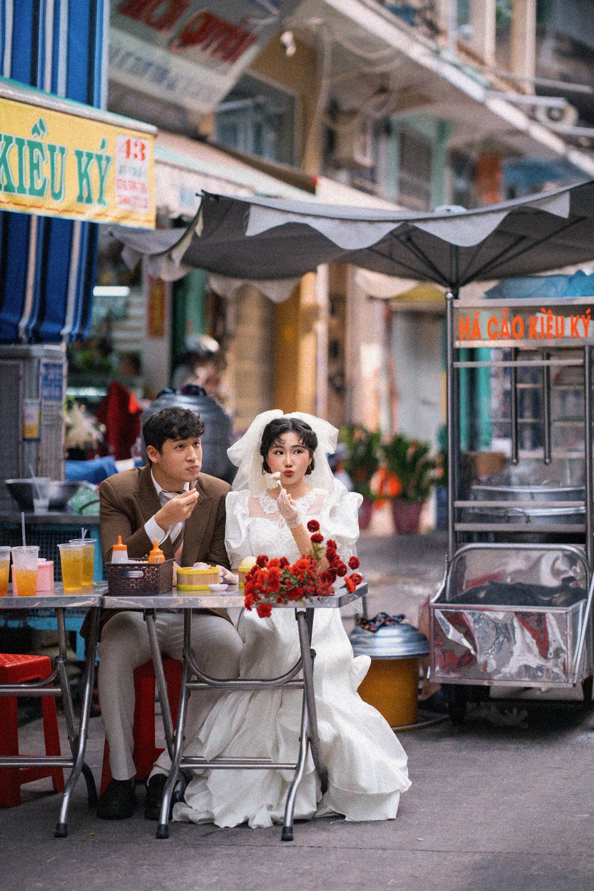 Sống đủ lâu để thấy khách nước ngoài ùn ùn đến Việt Nam chụp ảnh cưới, tự hào vô cùng nước mình ơi!