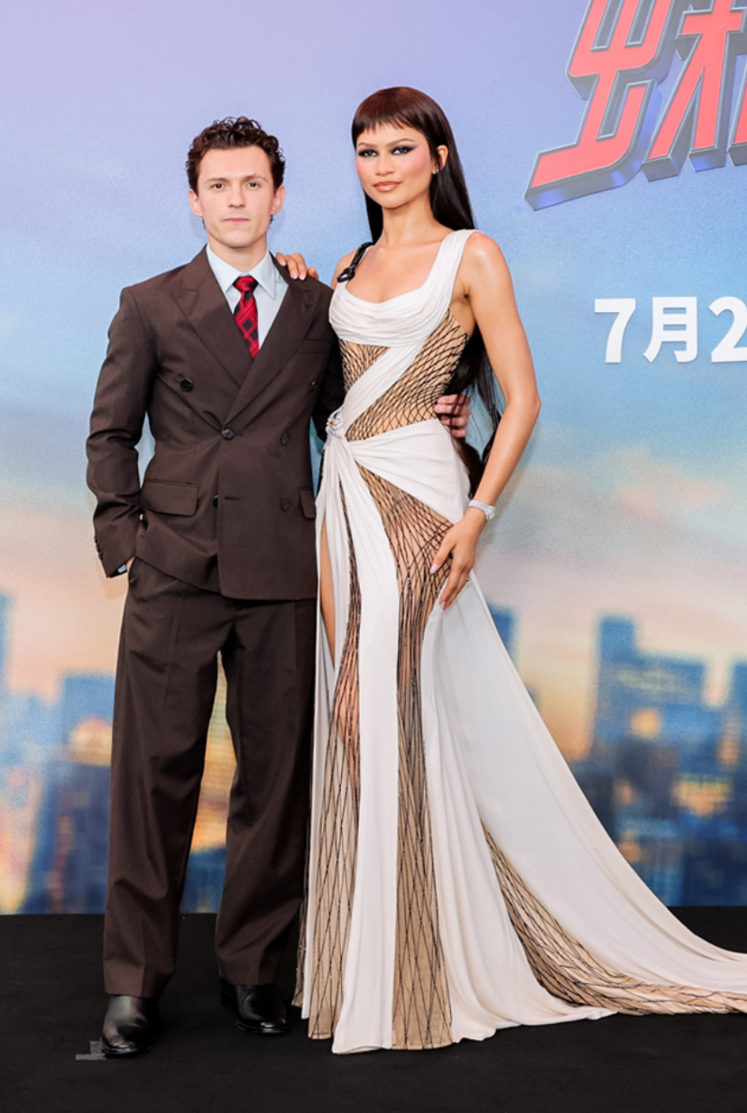 Hơn 1,3 triệu người thả tim cho màn sánh đôi của Tom Holland - Zendaya: Chiếc ghim cài hơn 4 tỷ đồng khiến 