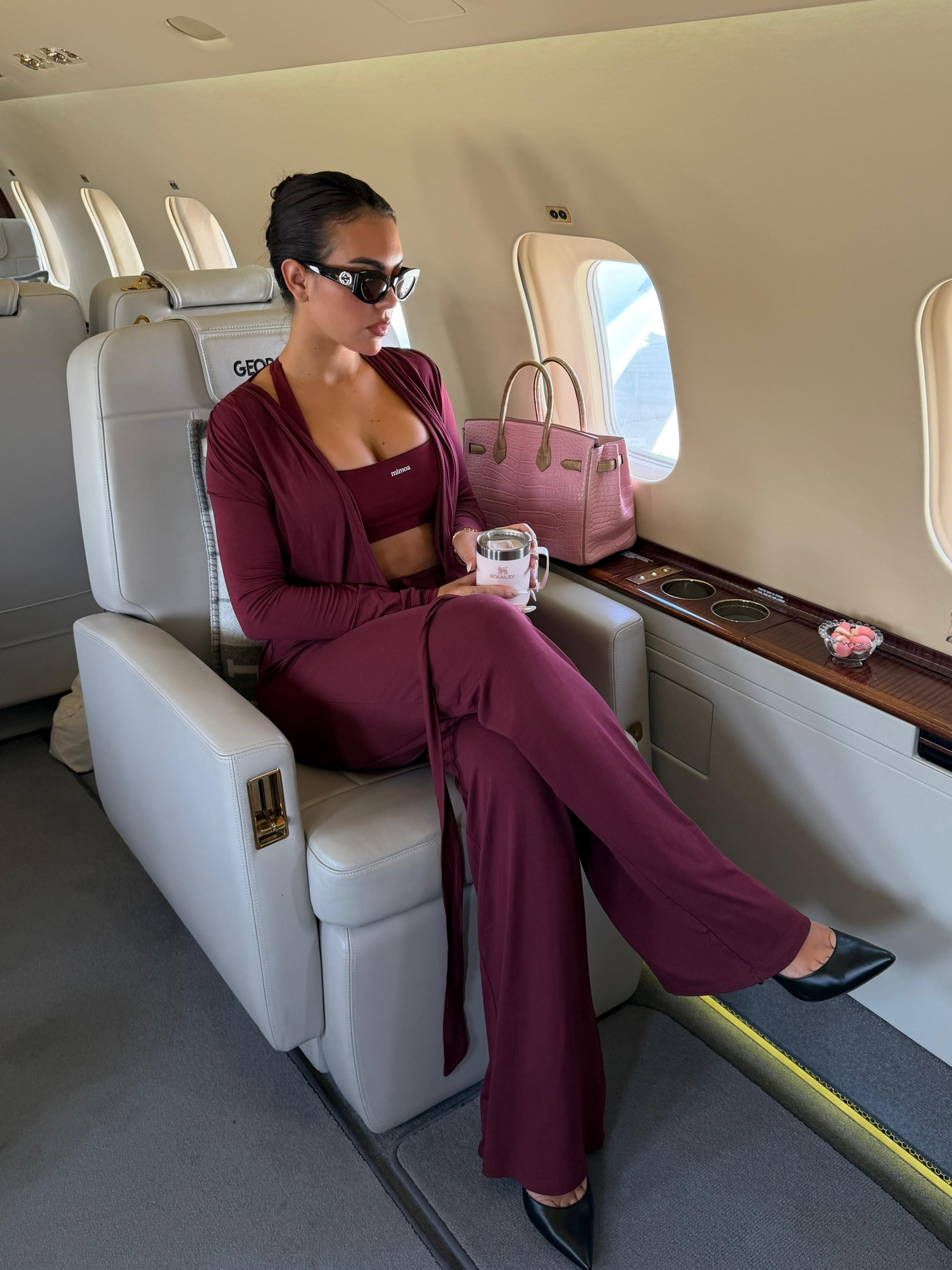 Người phụ nữ khiến Ronaldo mê mẩn 10 năm: Mặc đẹp không trượt phát nào, body bốc lửa nen càng ngắm càng cuốn