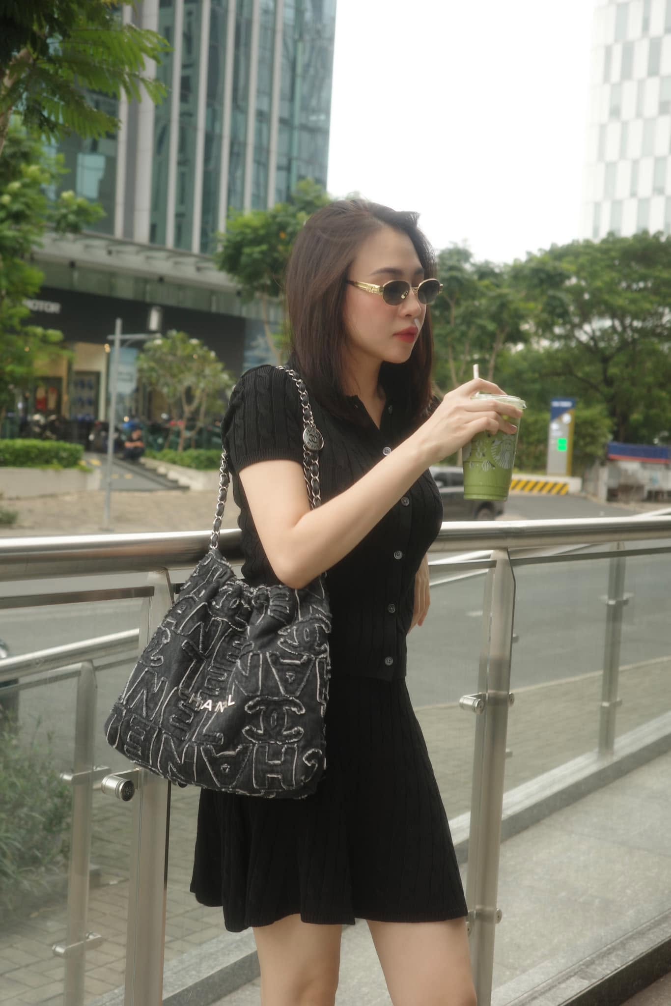 Người phụ nữ dân tộc Tày khiến Cường Đô La si mê gần 10 năm: Mỹ nhân gợi cảm cao 1m76, style không phô mà vẫn nổi