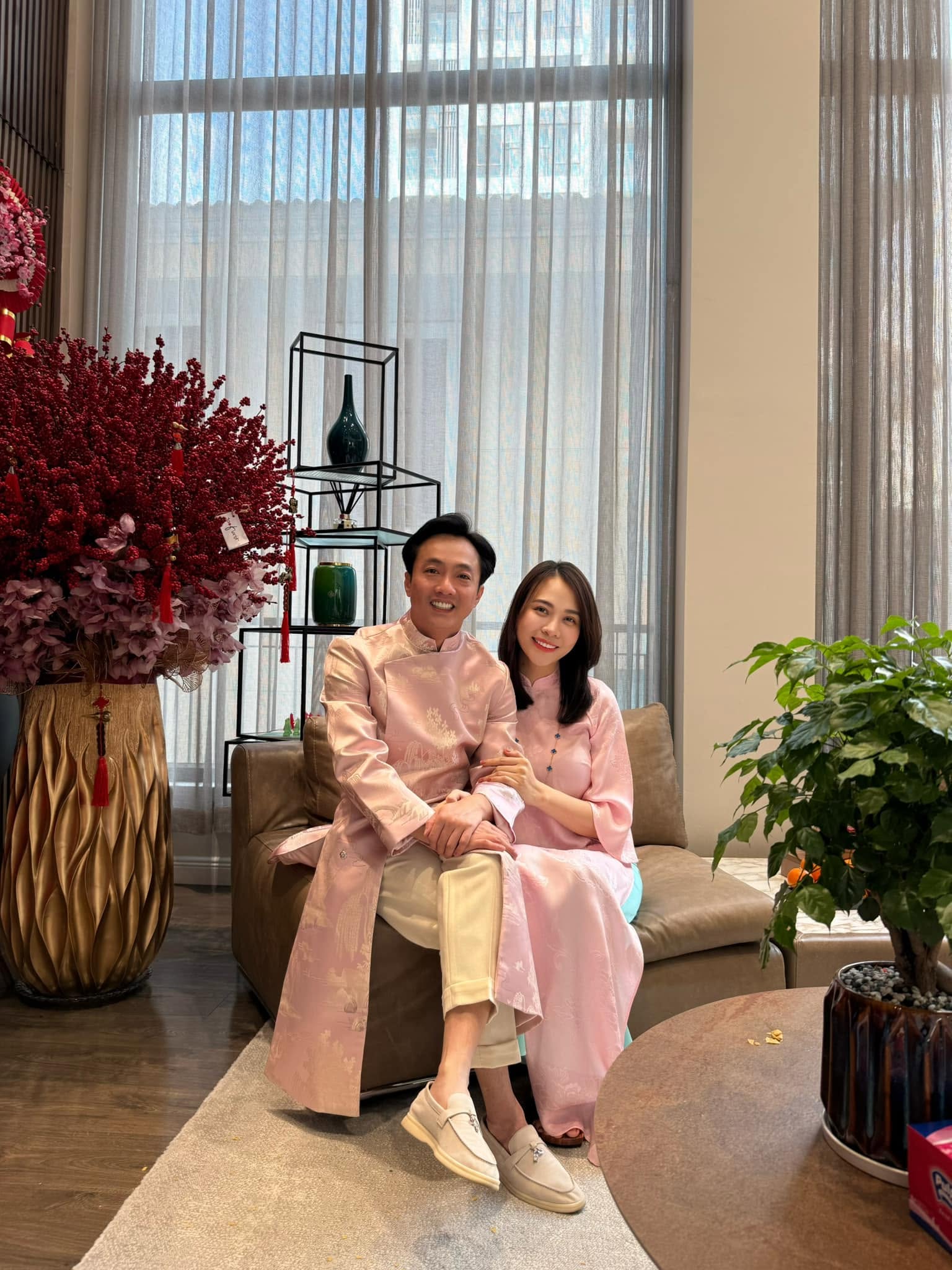Người phụ nữ dân tộc Tày khiến Cường Đô La si mê gần 10 năm: Mỹ nhân gợi cảm cao 1m76, style không phô mà vẫn nổi