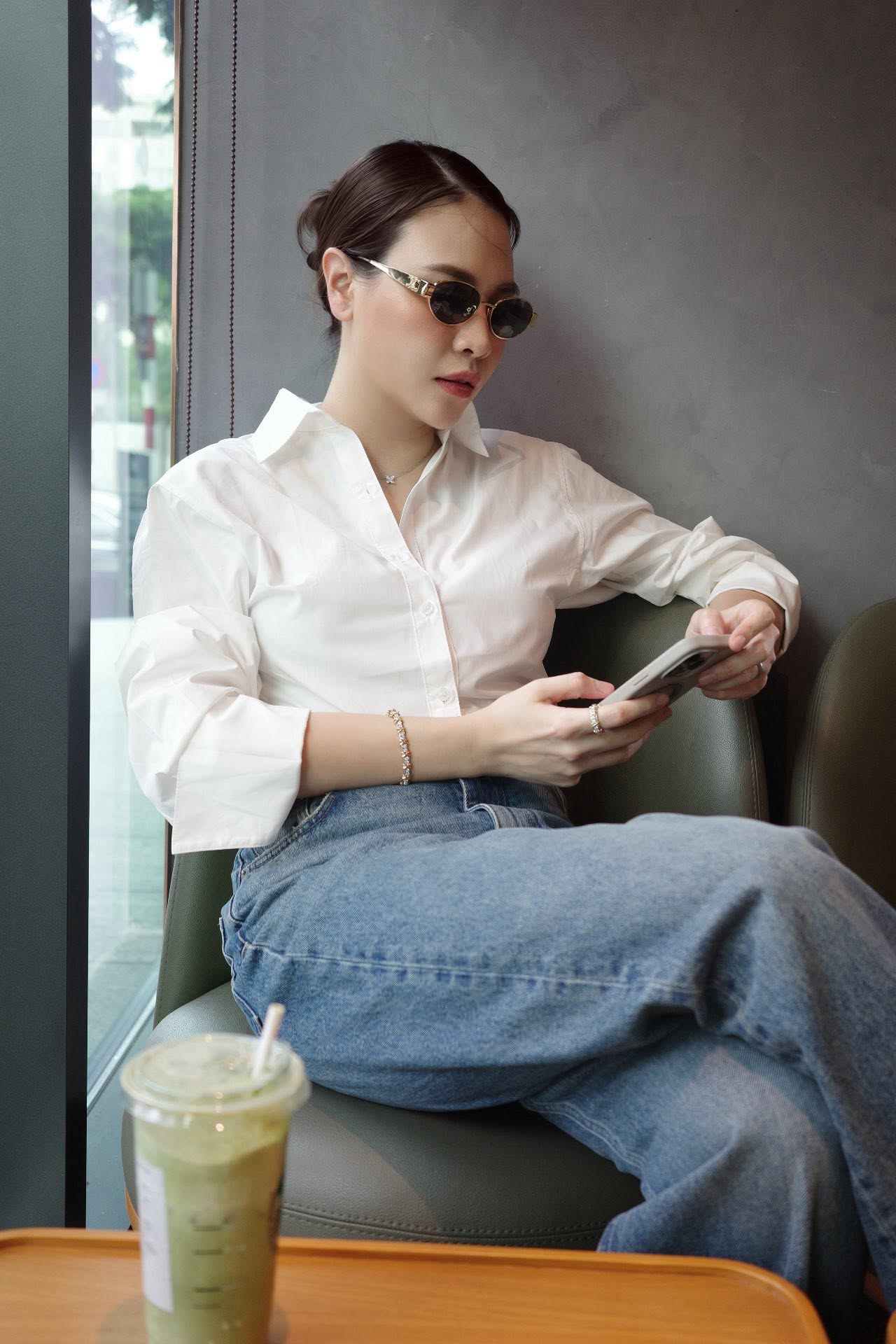 Người phụ nữ dân tộc Tày khiến Cường Đô La si mê gần 10 năm: Mỹ nhân gợi cảm cao 1m76, style không phô mà vẫn nổi