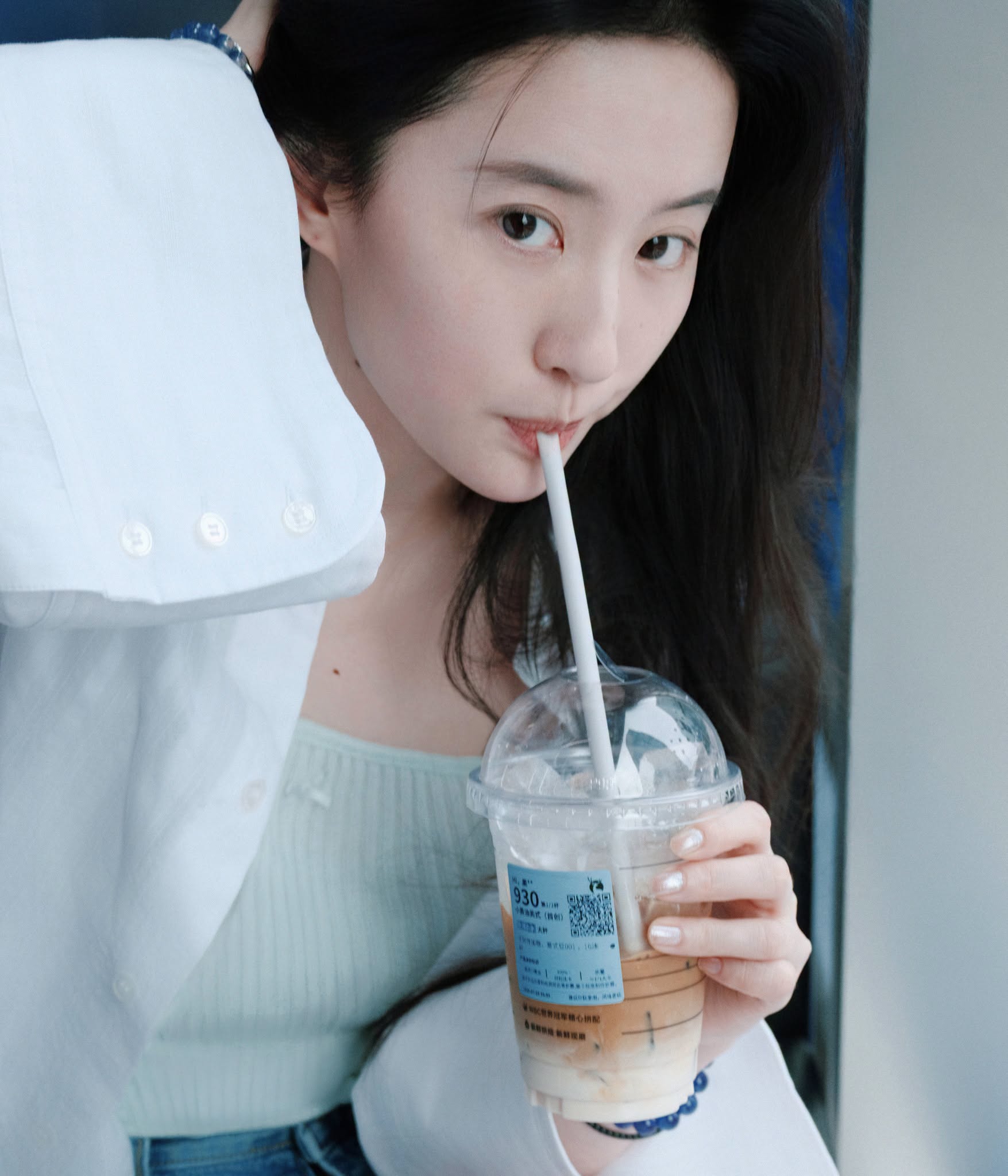 Lưu Diệc Phi lên No.1 Hot Search nhờ làn da đẹp như AI render: Camera cận mặt chỉ càng chứng minh đẳng cấp