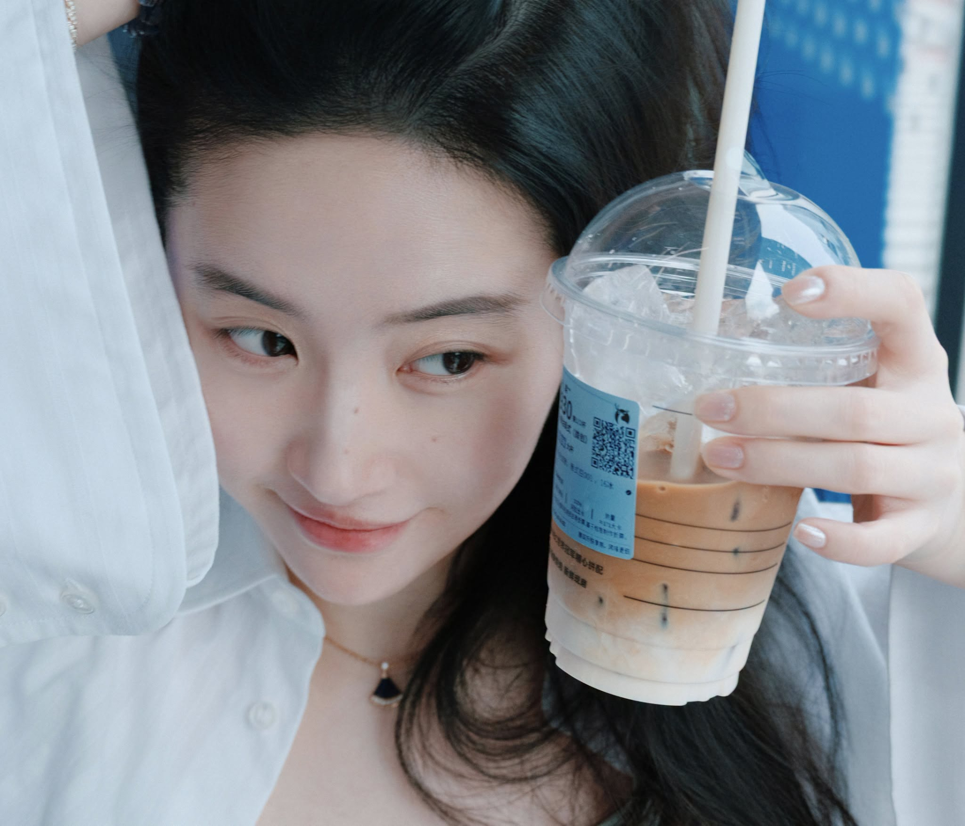 Lưu Diệc Phi lên No.1 Hot Search nhờ làn da đẹp như AI render: Camera cận mặt chỉ càng chứng minh đẳng cấp