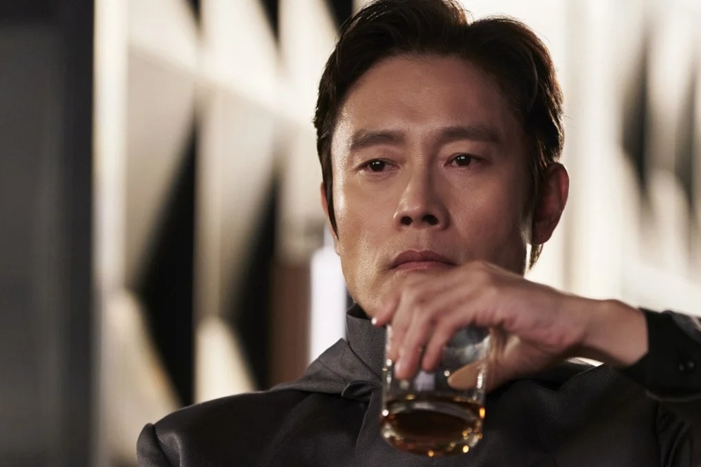  Ảnh đế quyền lực của điện ảnh Hàn Lee Byung Hun sẽ dẫn dắt toàn đội với vai diễn thủ lĩnh phe chiến binh