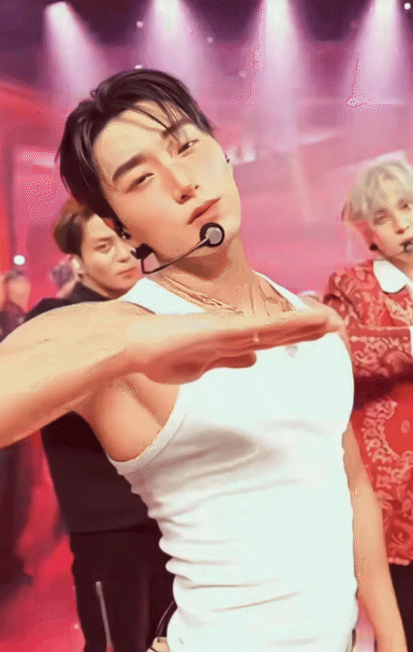 Còn được dân mạng so sánh với San (ATEEZ)