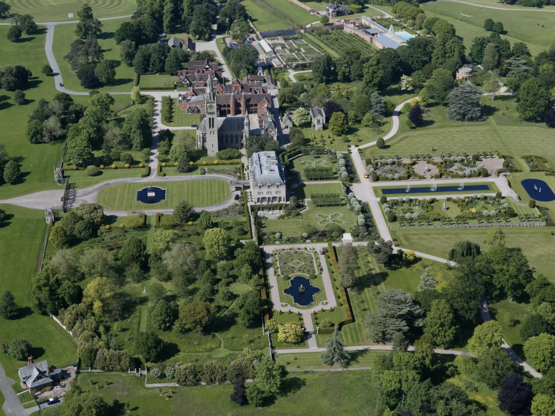   Điền trang Eaton Hall ở hạt Cheshire, Anh (Ảnh: David Goddard/Getty Images, qua Business Insider)  