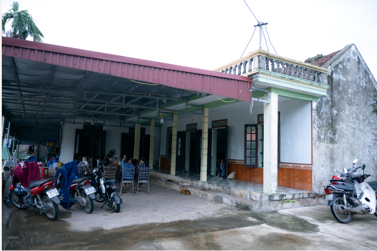 Căn nhà nhỏ ngập trong nỗi đau xót (Ảnh: Như Hoàn)