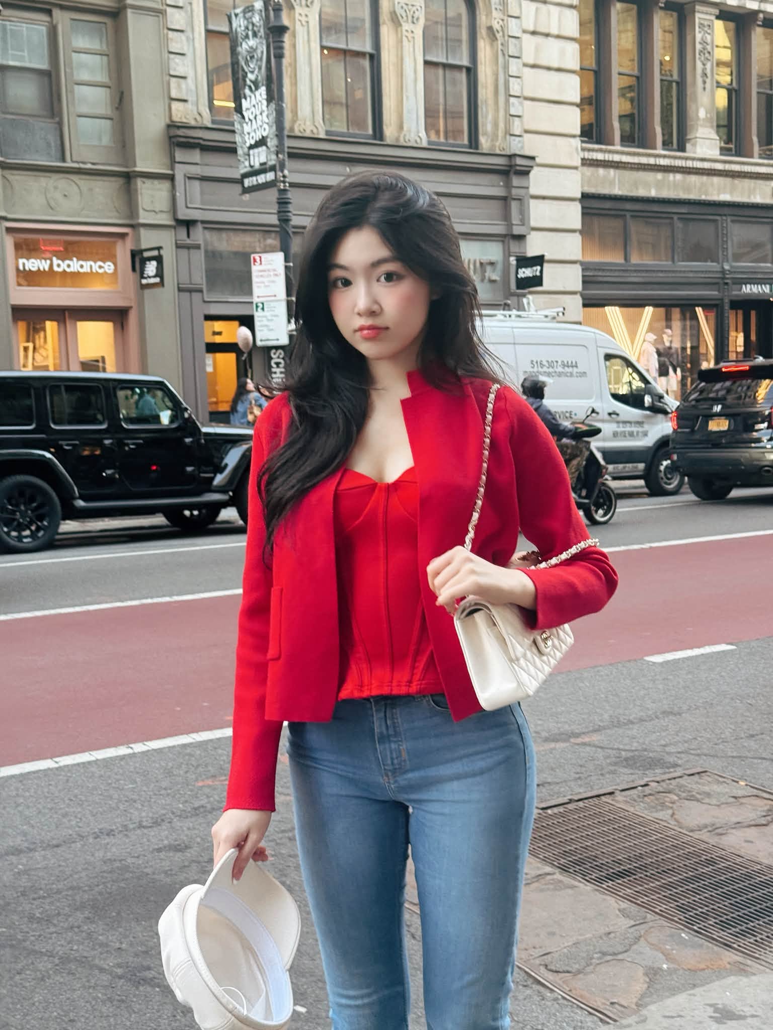 Lọ Lem giờ “chơi” hàng hiệu cũng khét, đeo vòng Van Cleef xách túi Dior hơn 100 triệu