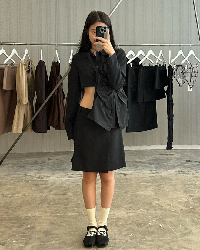 Tủ giày của Jennie có 4