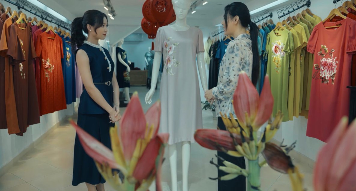 Nhưng gu thời trang của shop này hơi lạ