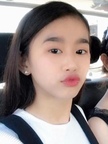 Loạt ảnh Thư Đan Nguyễn lúc chưa thẩm mỹ hot trở lại