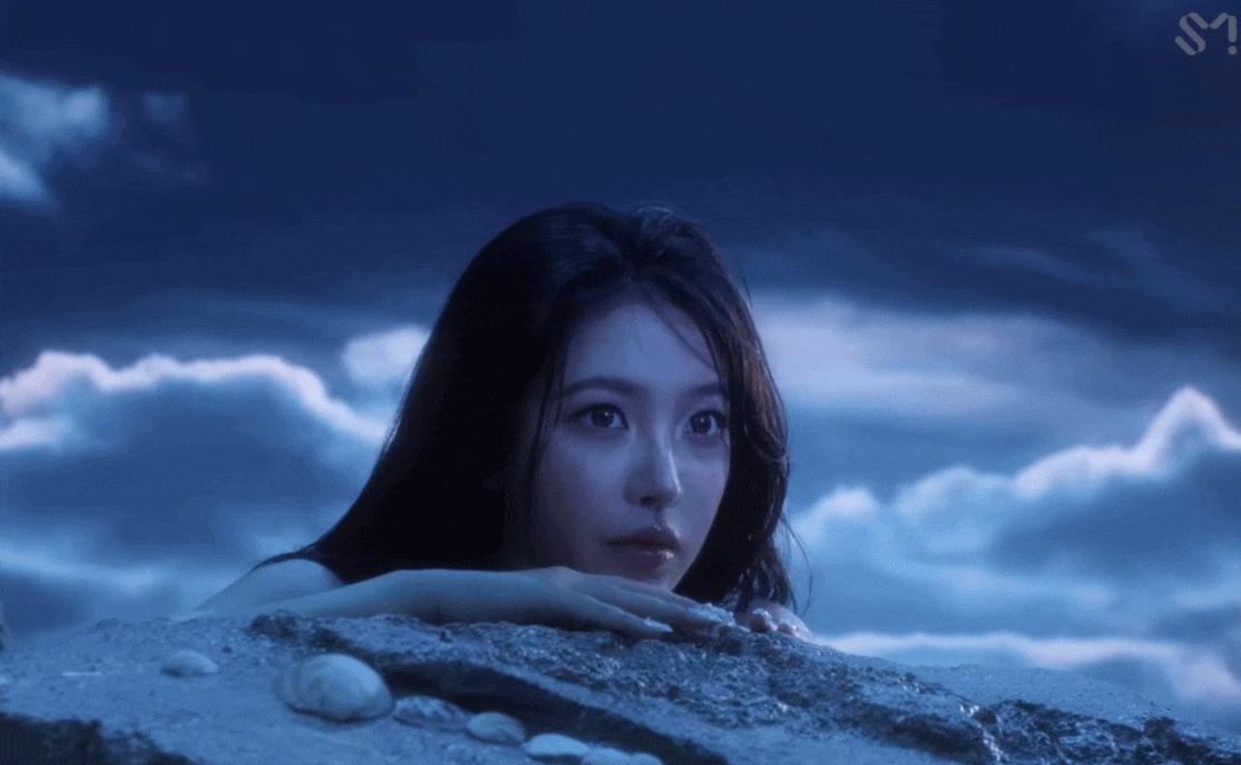 Khoảnh khắc thân mật của Irene và bạn diễn nam trở thành đề tài bàn tán trên mạng xã hội