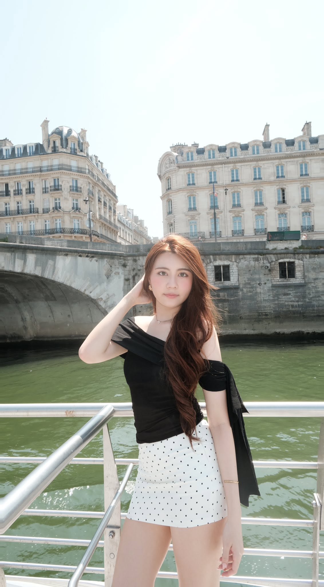 Tiểu công chúa showbiz vừa tròn 18 tuổi: Visual nở rộ như hoa, gu mặc cũng