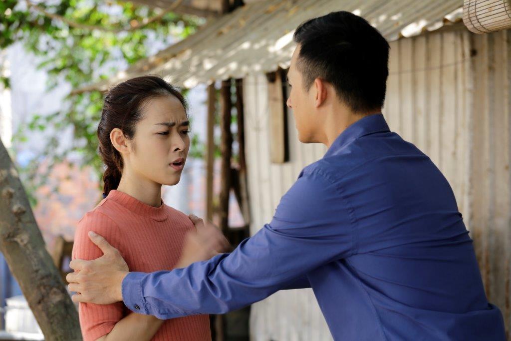 Vbiz có mẹ 1 con đẹp đến mức không ai dám đứng cạnh, chỉ Kim Tuyến mới khắc chế được nhan sắc này