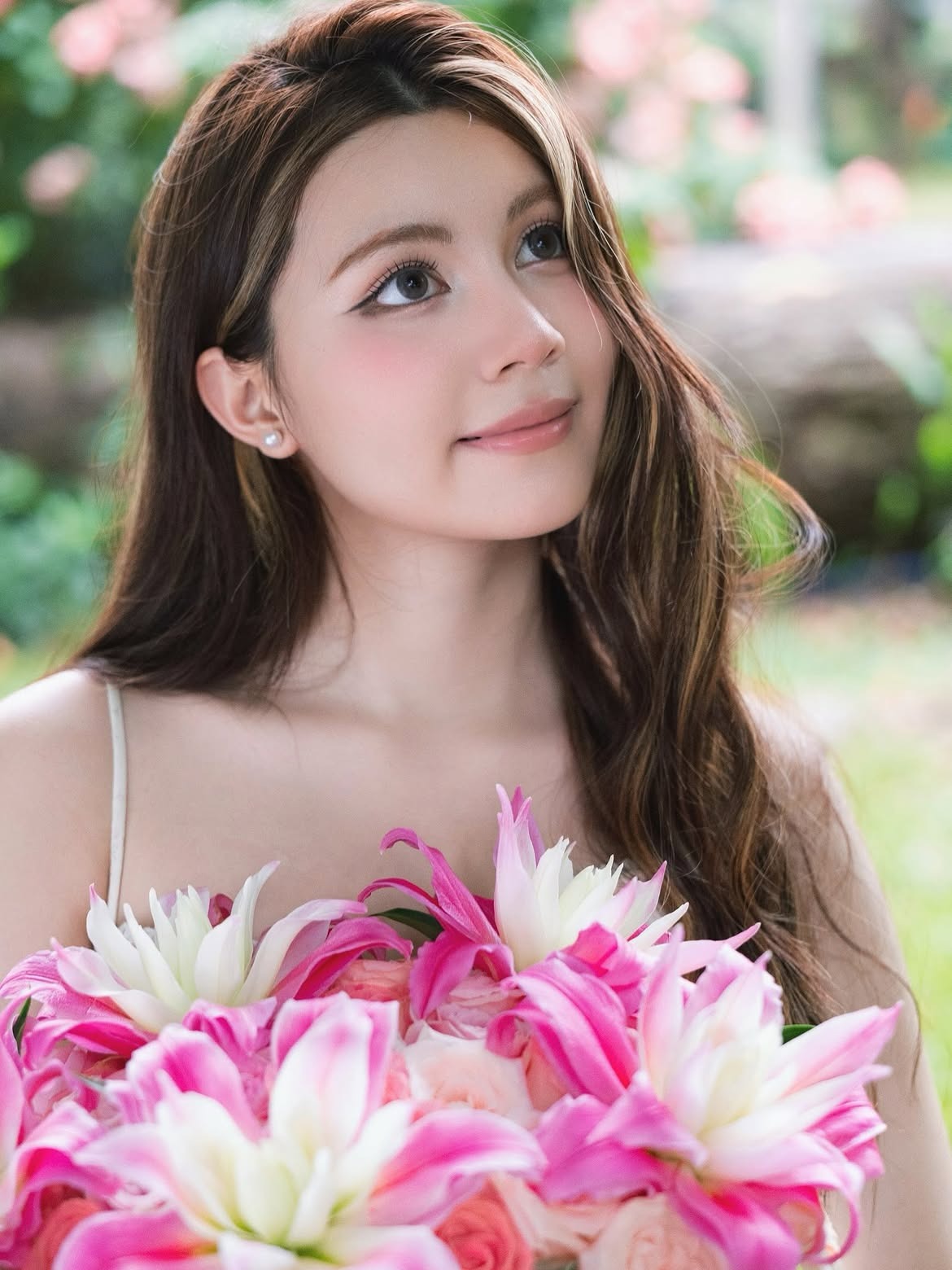 Tiểu công chúa showbiz vừa tròn 18 tuổi: Visual nở rộ như hoa, gu mặc cũng