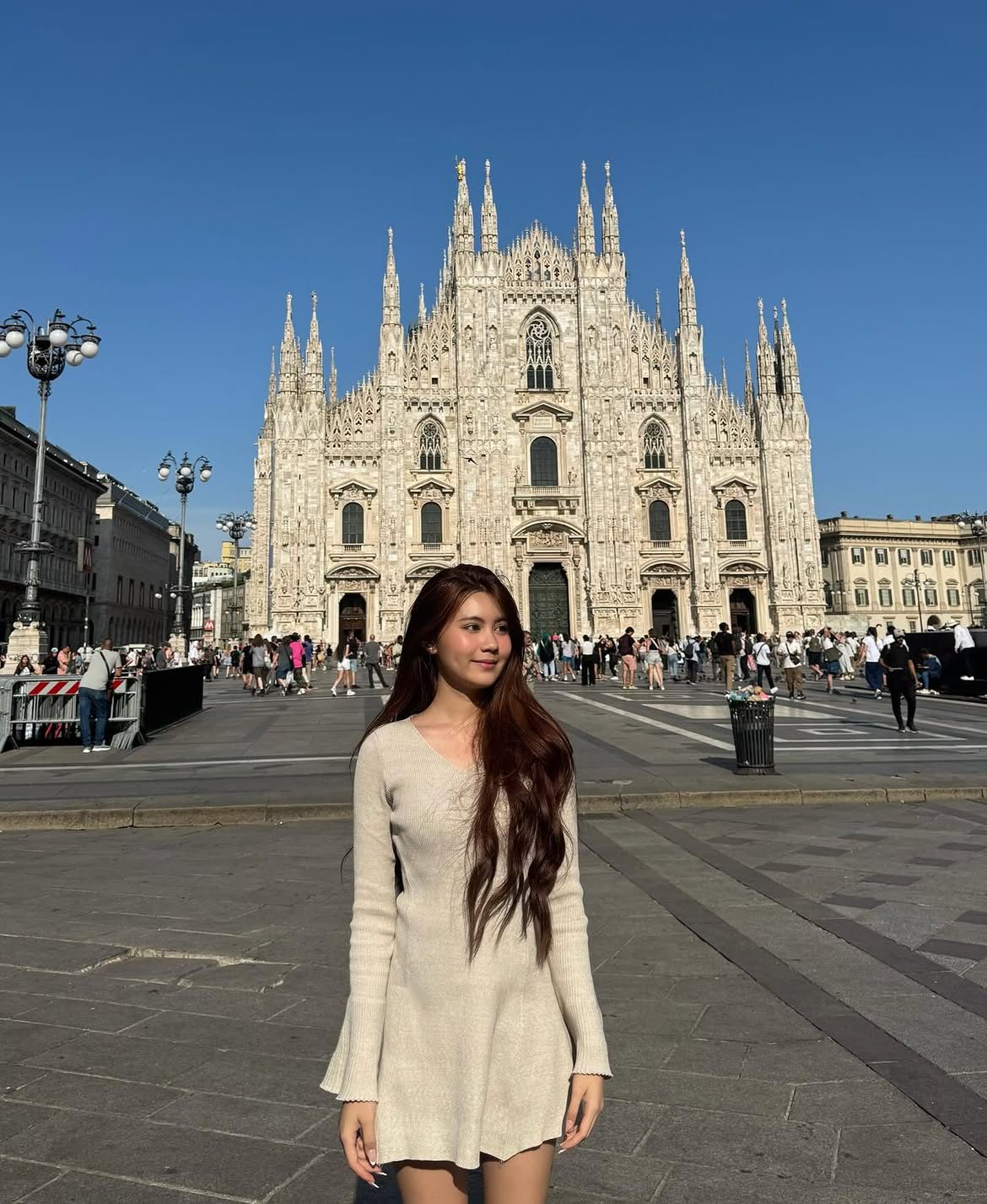 Tiểu công chúa showbiz vừa tròn 18 tuổi: Visual nở rộ như hoa, gu mặc cũng