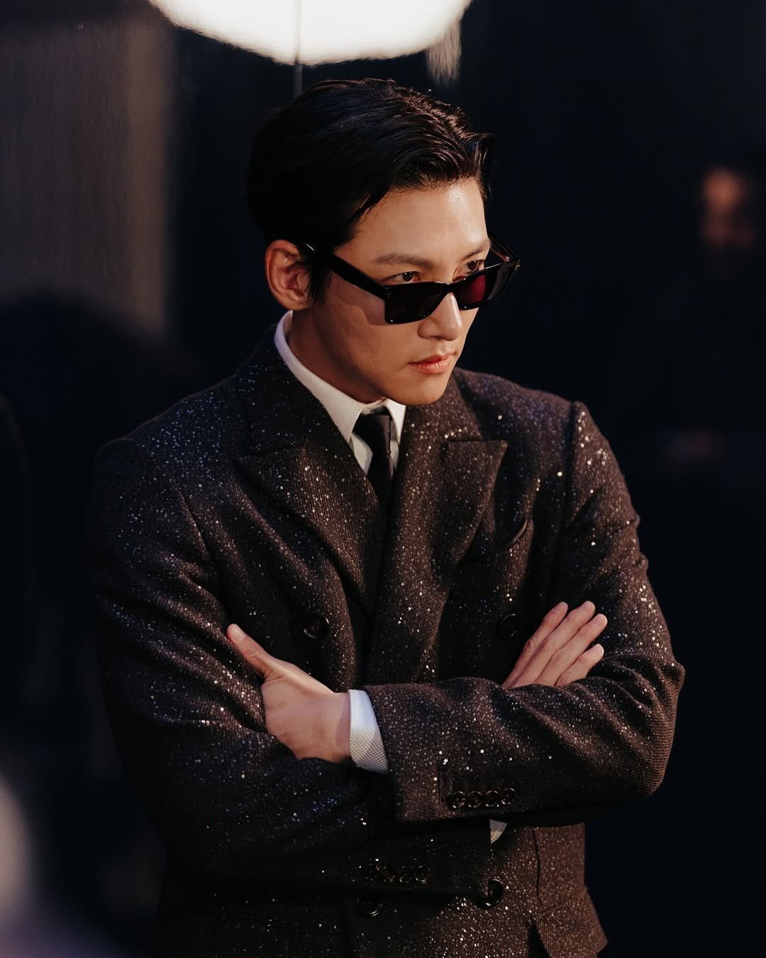 Ji Chang Wook gây ấn tượng với truyền thông quốc tế trong những bộ suit của Tom Ford tại fashion week. 