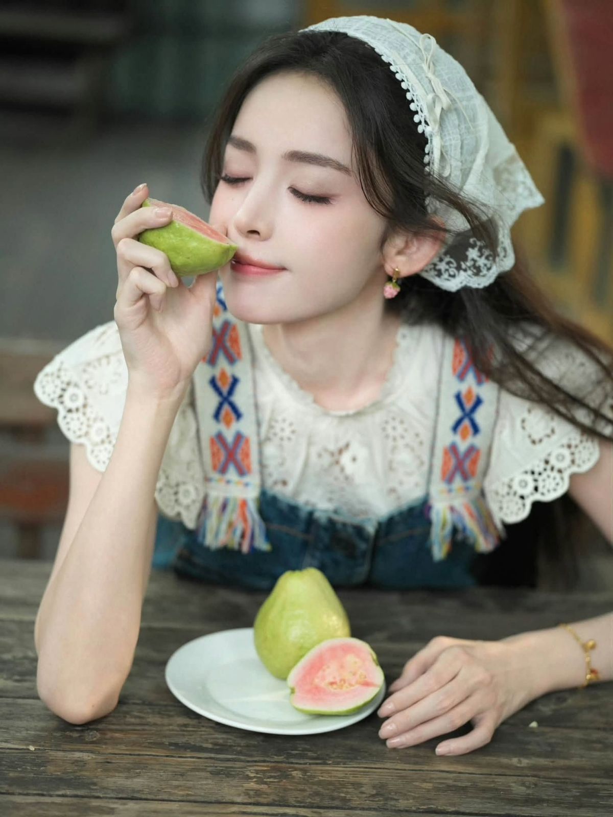 Thôn nữ đẹp điên đảo bảo sao ai cũng bỏ phố về quê: Visual như ổi hồng chín mọng, đúng chuẩn Tây Thi miệt vườn