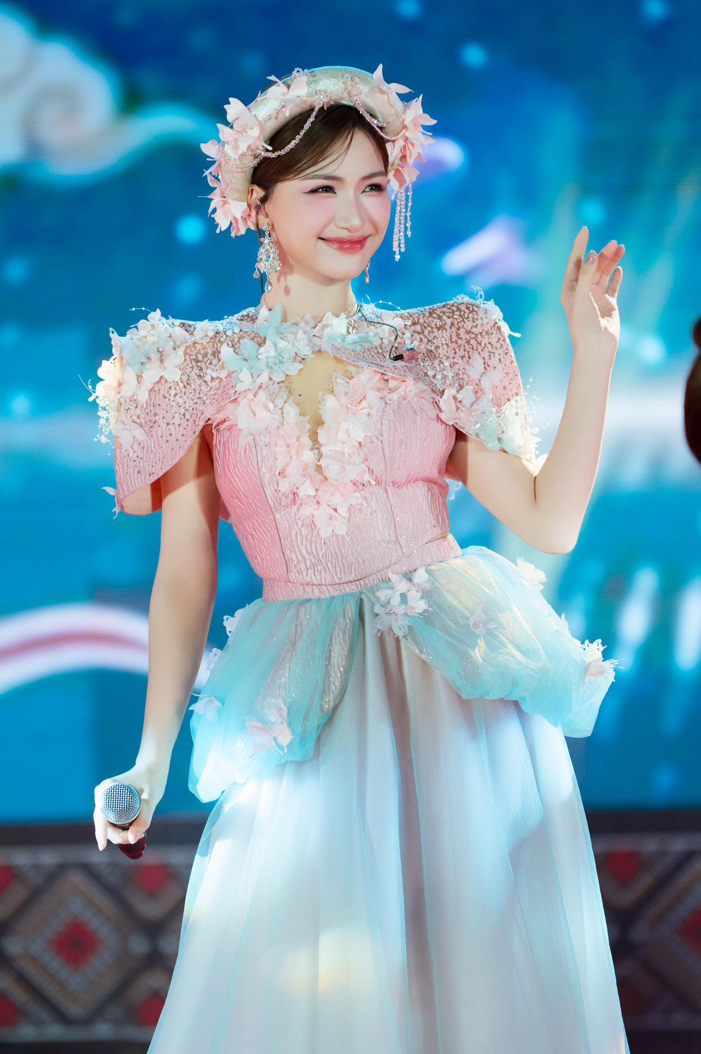 Hòa Minzy tiếp tục duy trì sức hút cá nhan sau thành công của Bắc Bling