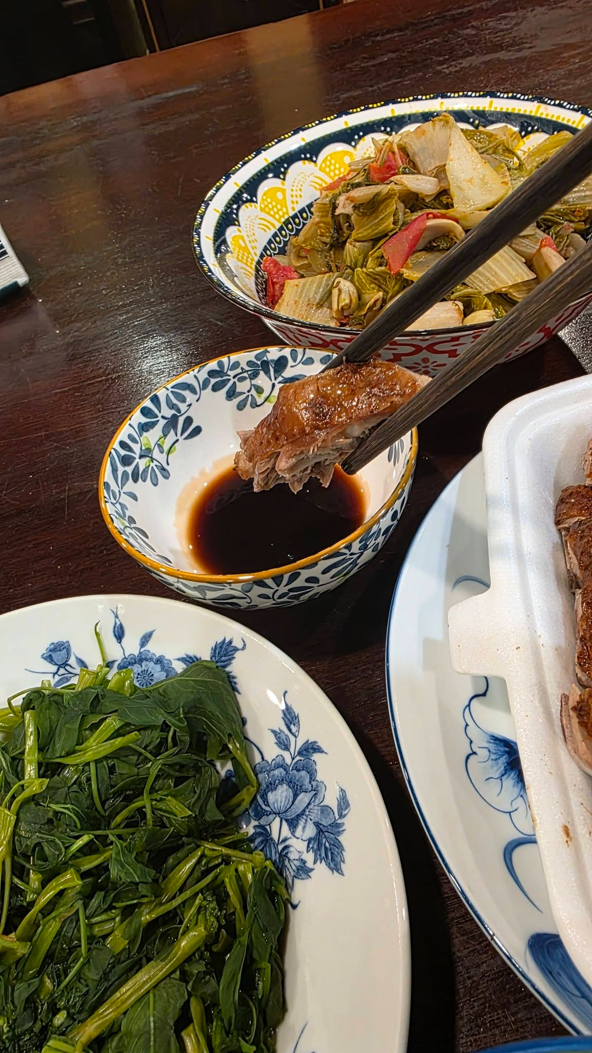Cục trưởng Xuân Bắc bênh vực mâm cơm vợ nấu