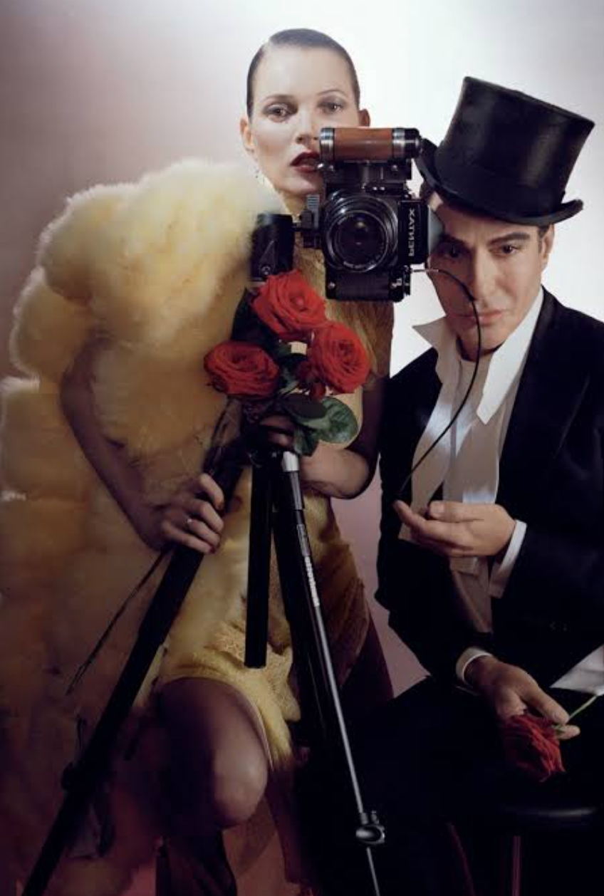 Đến nay, John Galliano vẫn được nhìn nhận như một trong những nhà thiết kế có khả năng kể chuyện bằng quần áo vĩ đại nhất lịch sử thời trang, và Met Gala 2027 sẽ là dịp để toàn bộ di sản ấy được nhìn lại trên sân khấu lớn nhất của ngành.
