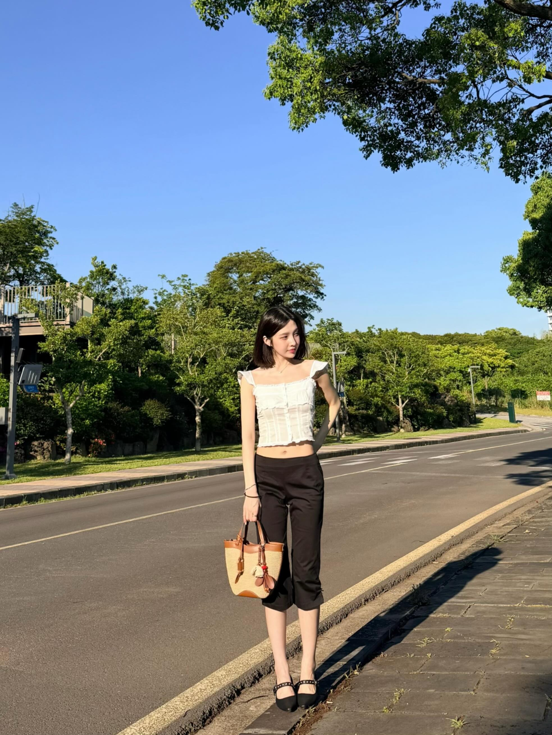 Bước sang tuổi 30, mỹ nhân showbiz đẹp mặn mà, mặc gì cũng cuốn hút