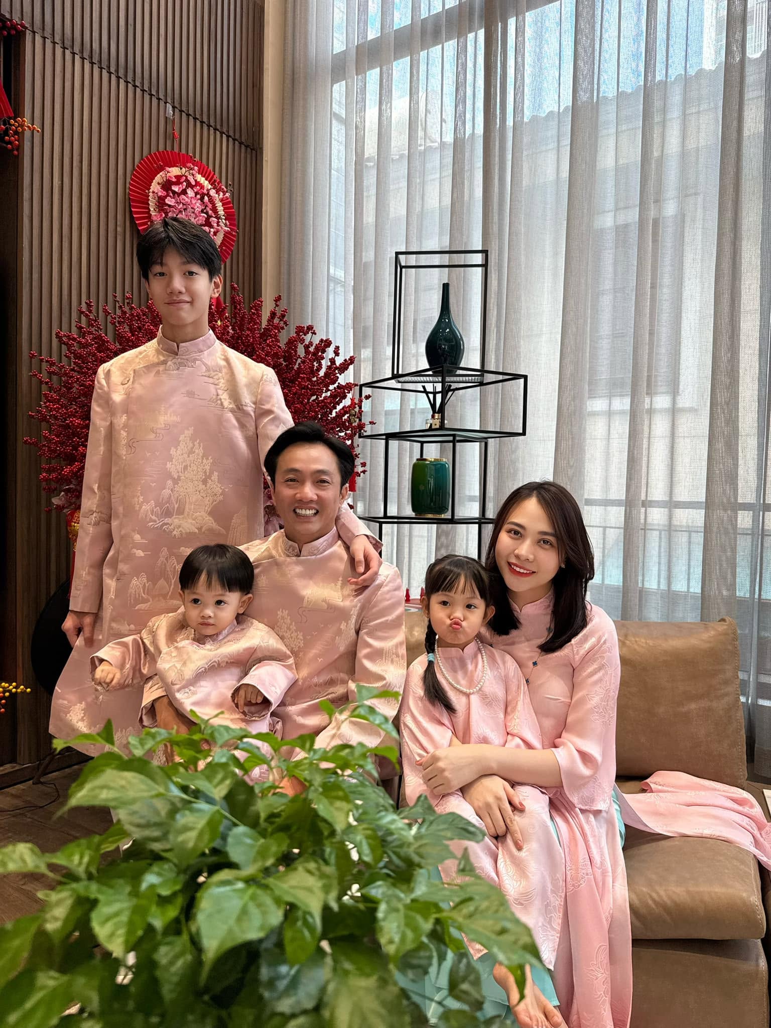Đàm Thu Trang cùng chồng sinh sống trong căn biệt thự lớn tại TP.HCM. Ảnh: FBNV