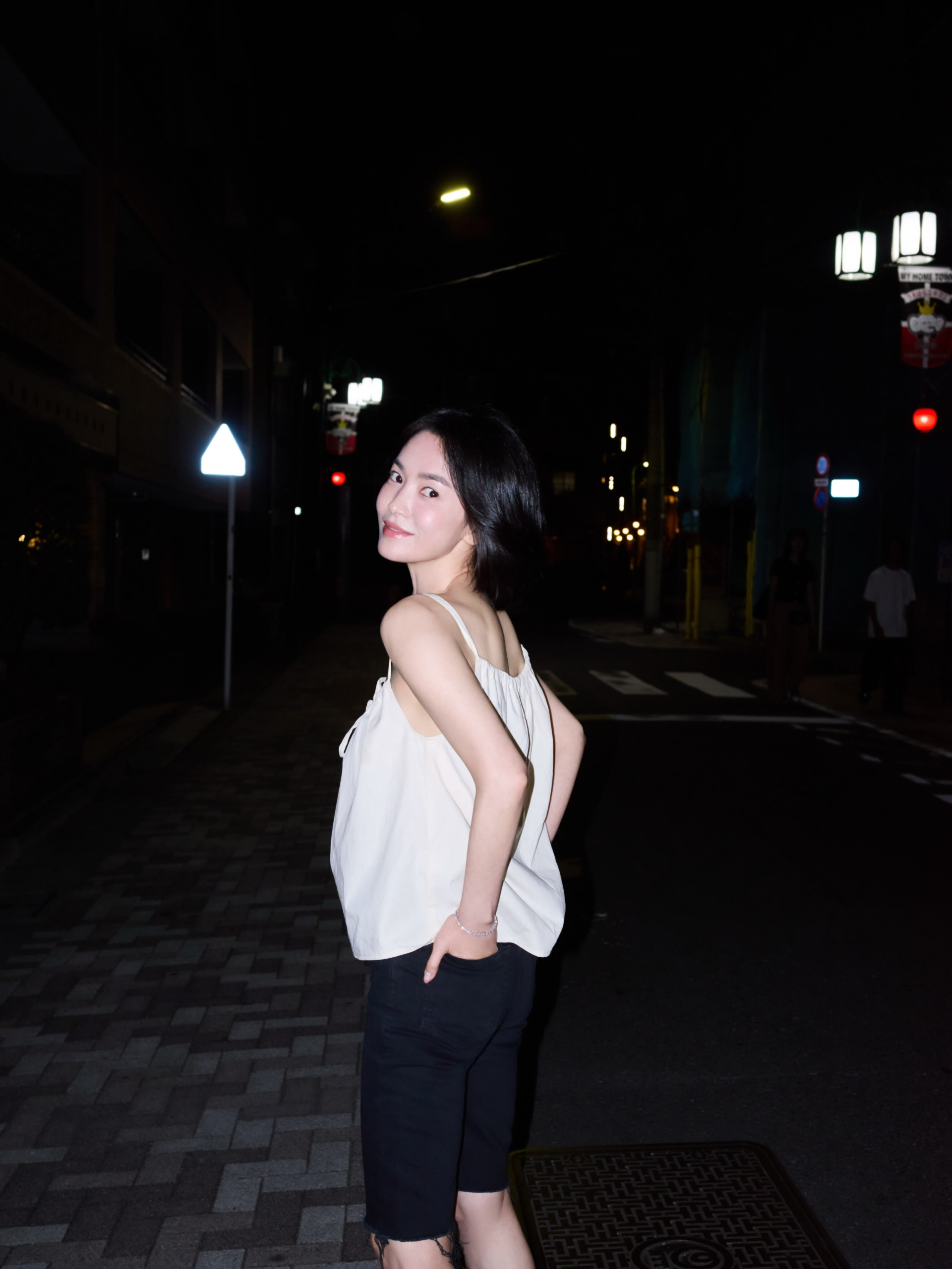 Song Hye Kyo chỉ cần 1 kiểu áo cũng đủ mặc đẹp cả hè: Style U50 đến gái trẻ cũng phải mê