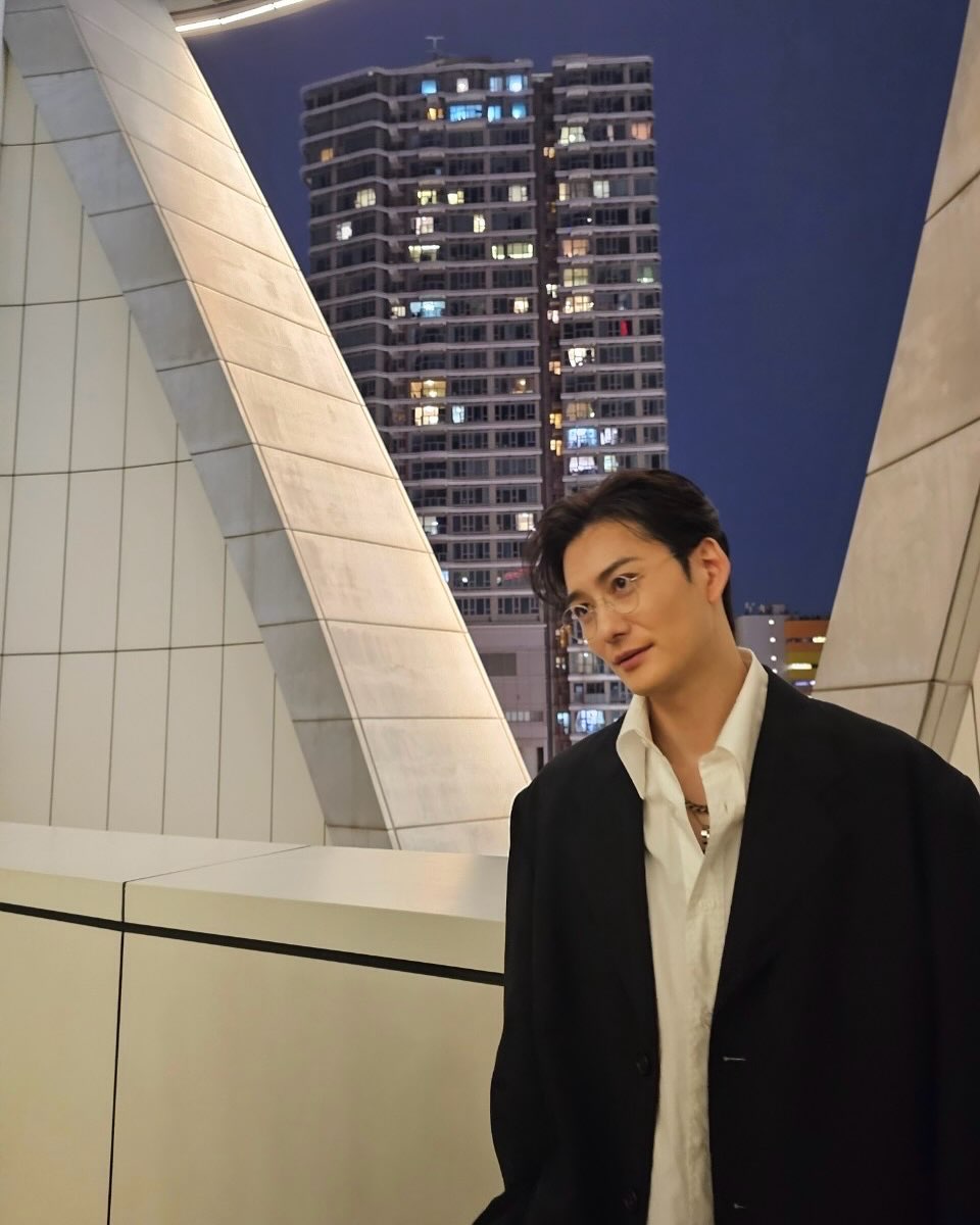 Masaki Okada là một trong những biểu tượng visual của điện ảnh Nhật Bản. (Nguồn: Instagram)