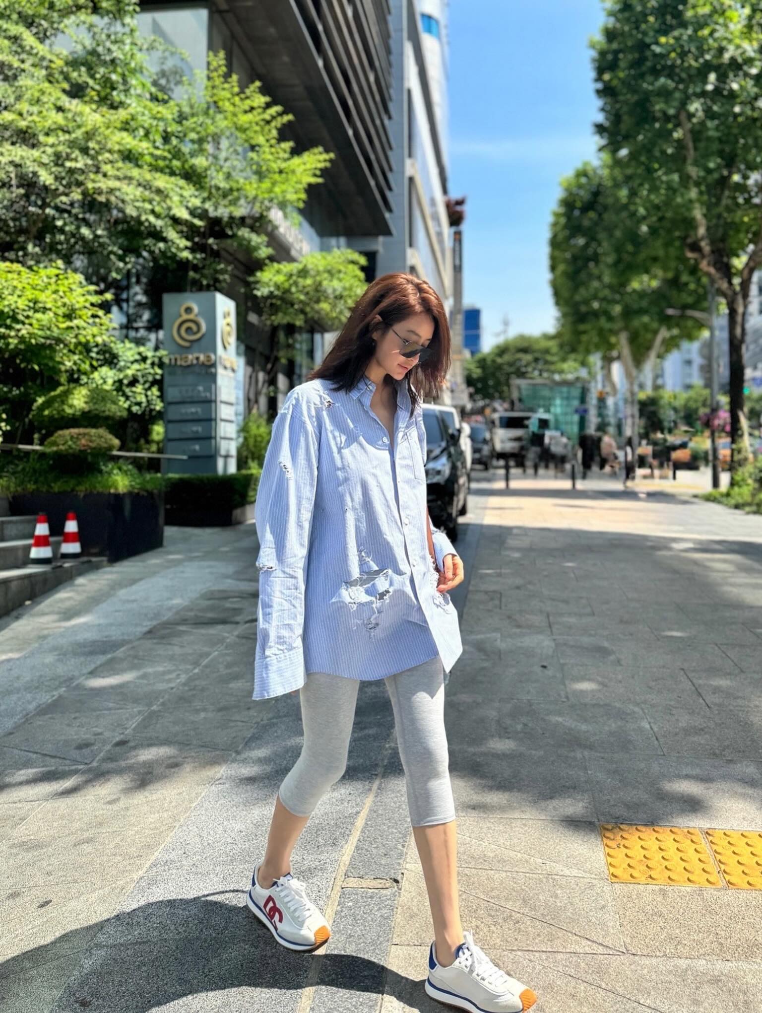 Chị đại showbiz U60 đẹp kinh thiên động địa, body và style áp đảo cả dàn đàn em đôi mươi