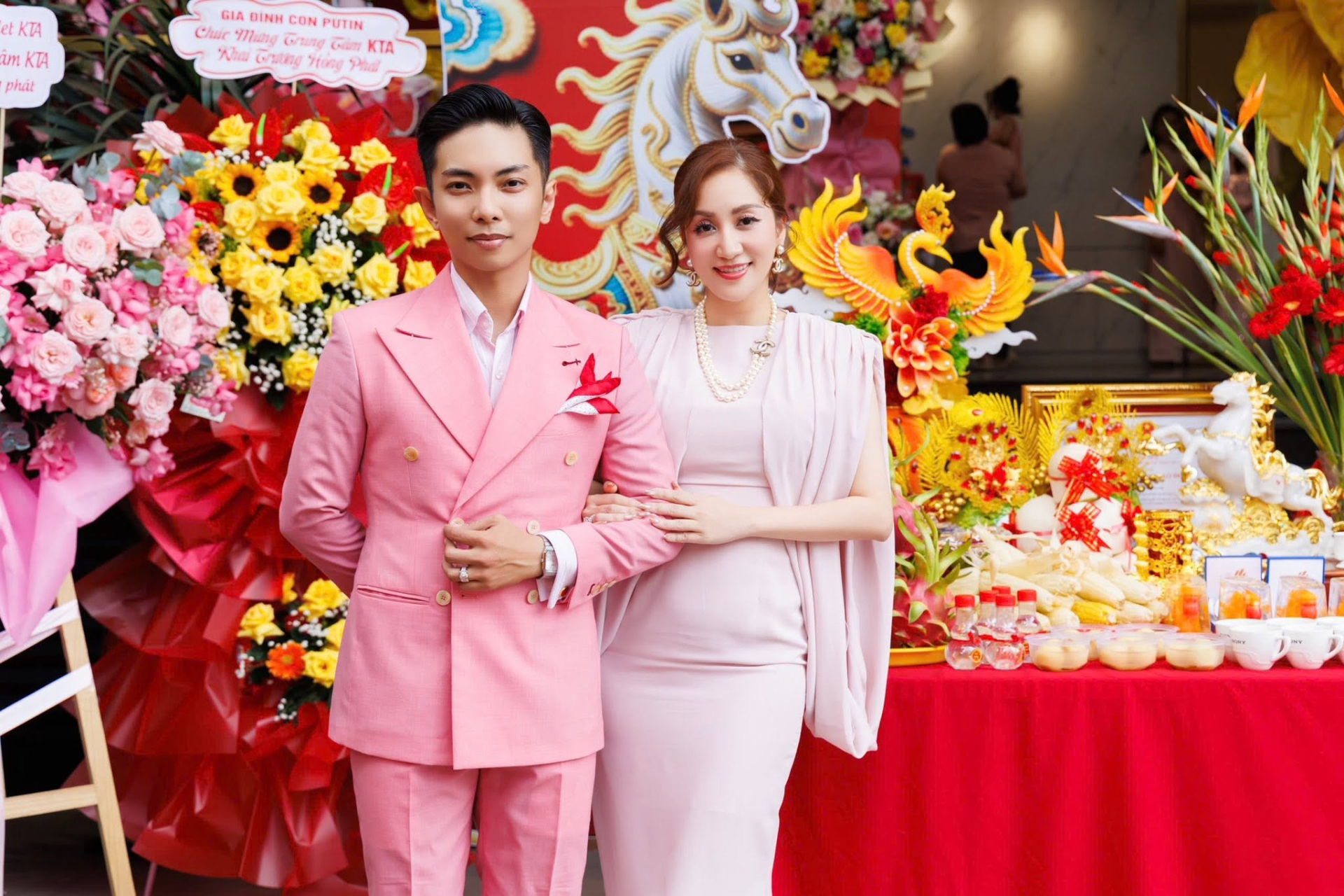 Phan Hiển sinh ra trong một gia đình có điều kiện kinh tế và có truyền thống kinh doanh. Ảnh: FBNV