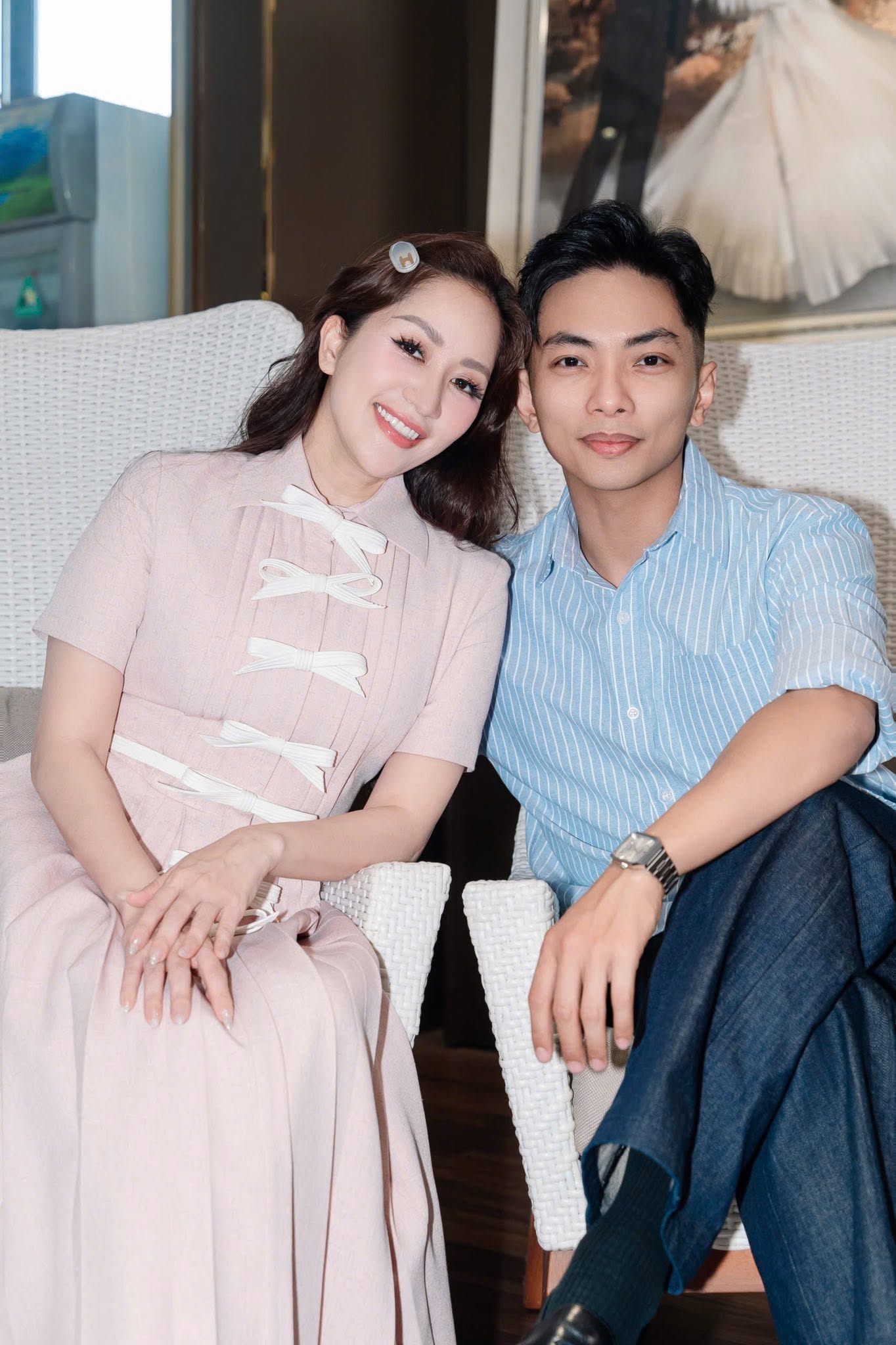 Không chỉ là vợ chồng, Khánh Thi và Phan Hiển còn tiếp tục đồng hành trong công việc, cùng đào tạo thế hệ vận động viên trẻ và tham gia các hoạt động liên quan đến dancesport. Ảnh: FBNV