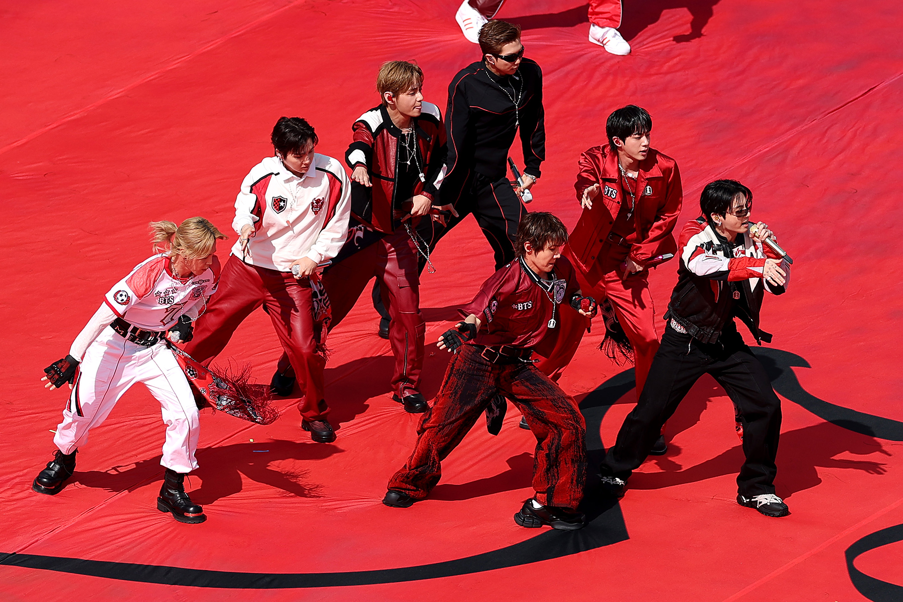 Hai tuần trước BTS vừa có màn trình diễn lịch sử tại Halftime Show trận chung kết World Cup 2026