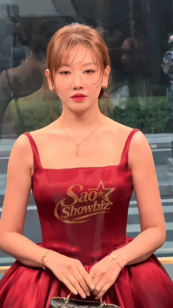 Visual sắc sảo, tươi tắn của bà xã Trấn Thành qua ống kính cam thường.