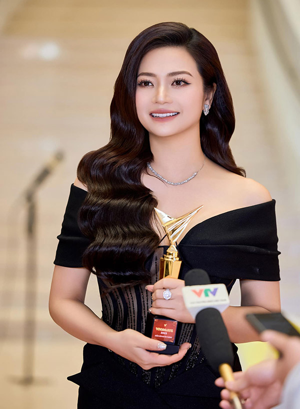 Mỹ nhân từ chối bom tấn giúp Phương Oanh đổi đời: Nhan sắc giống hệt Triệu Vy, U50 vẫn đẹp như gái đôi mươi