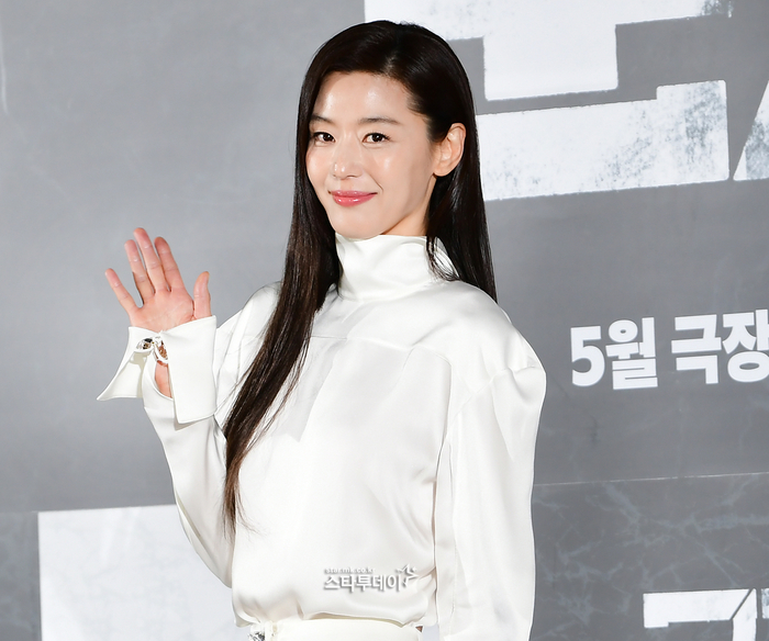 10 nữ diễn viên giàu nhất Hàn Quốc 2026: Song Hye Kyo có 1500 tỷ cũng chỉ xếp thứ 3, hạng 1 thắng đời tuyệt đối