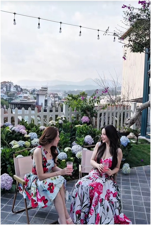 Huyền Baby và bạn thân Trà My Phạm.