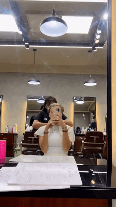 Chị Tây tan chảy dưới tay