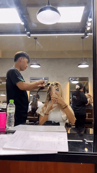 Chị Tây tan chảy dưới tay