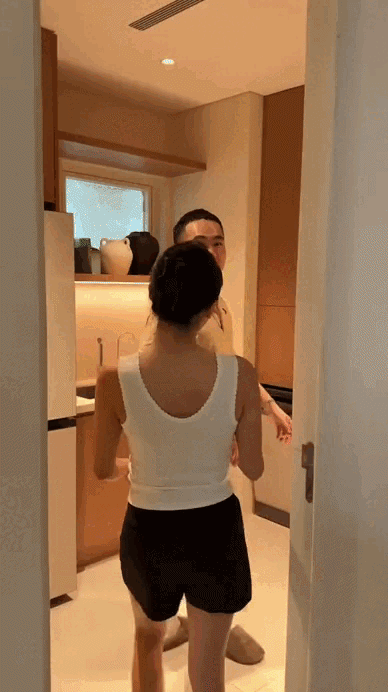 Mỹ nhân Việt 3 lần đỗ thủ khoa, vừa tậu xe sang giá 3 tỷ: Sống độc thân trong căn hộ thông tầng hạng sang, đỉnh thì thôi nhé 