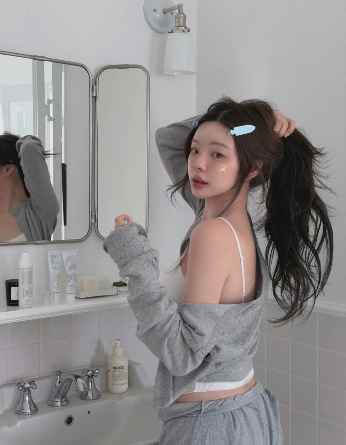 Nên rửa mặt trước hay tẩy da chết trước?