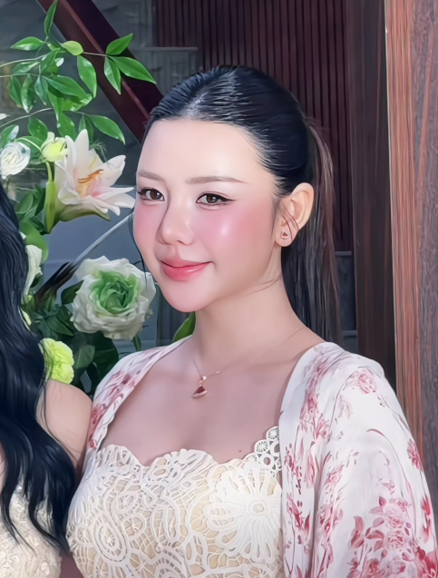 Gương mặt của Quỳnh Kool không thể nào như thế này được