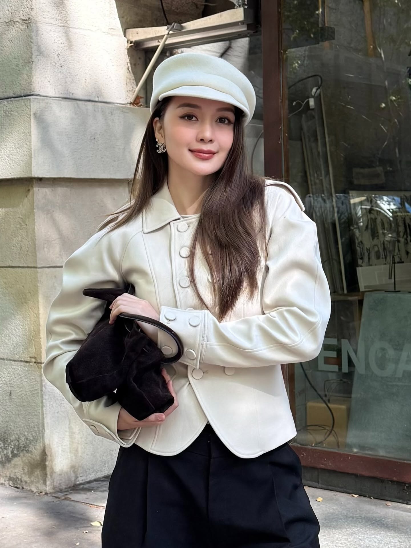 Ca sĩ Việt 14 năm trẻ mãi không già, sắc vóc tài năng không thiếu gì, chỉ thiếu 1 thứ để nổi tiếng