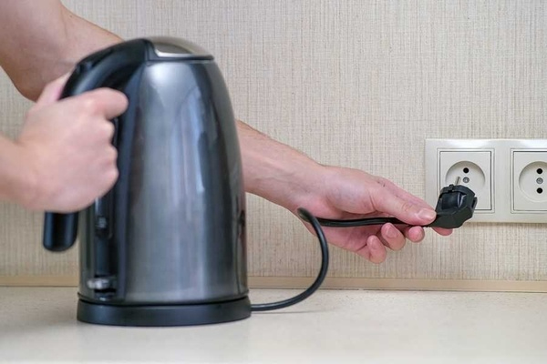 Lời khuyên cho những người không rút điện ấm siêu tốc trước khi ngủ