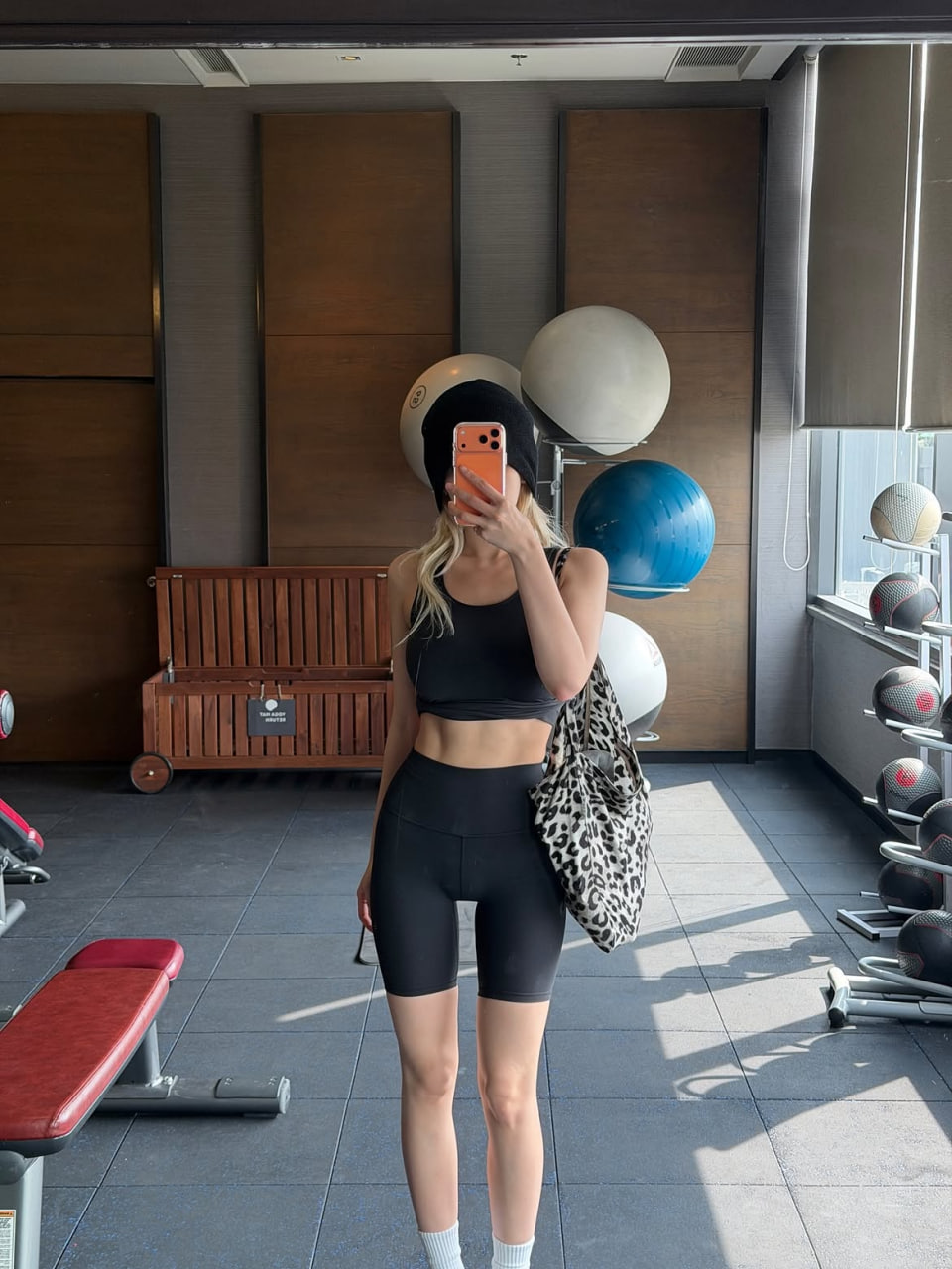 Bỏng mắt với body của mỹ nhân đẹp nhất thế giới, người từng tăng 6kg/ngày đây ư?