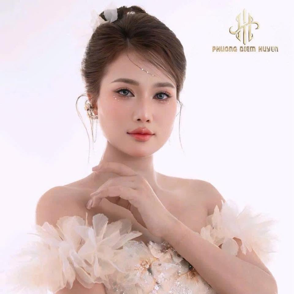 Chân dung ca sĩ Nguyễn Thị Hiền (Nghệ danh Phương Diễm Huyền)