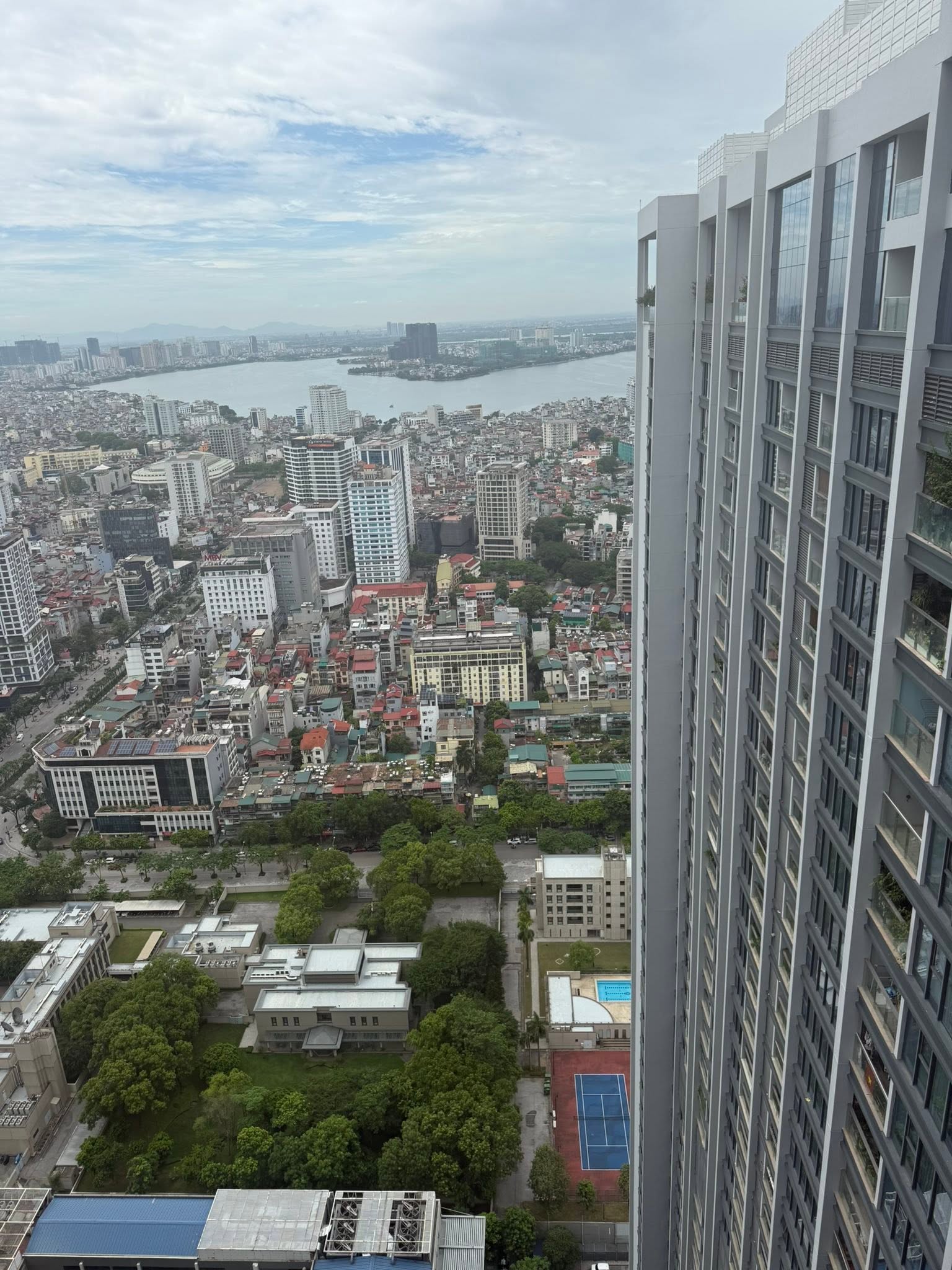 Mai Phương Thúy tặng em gái Mai Ngọc Phượng và hai cháu căn sky villa (biệt thự trên không) giá khoảng 120 tỷ đồng. Ảnh: Tổng hợp