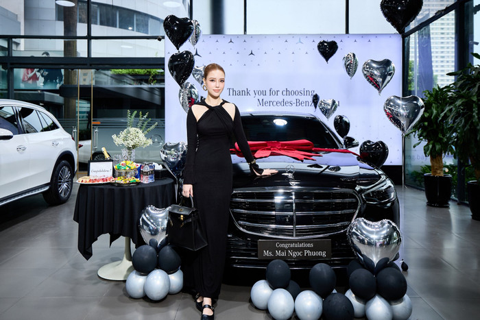 Mai Phương Thúy còn từng mua một chiếc Mercedes trị giá gần 8 tỷ đồng dành tặng em gái. Ảnh: Tổng hợp