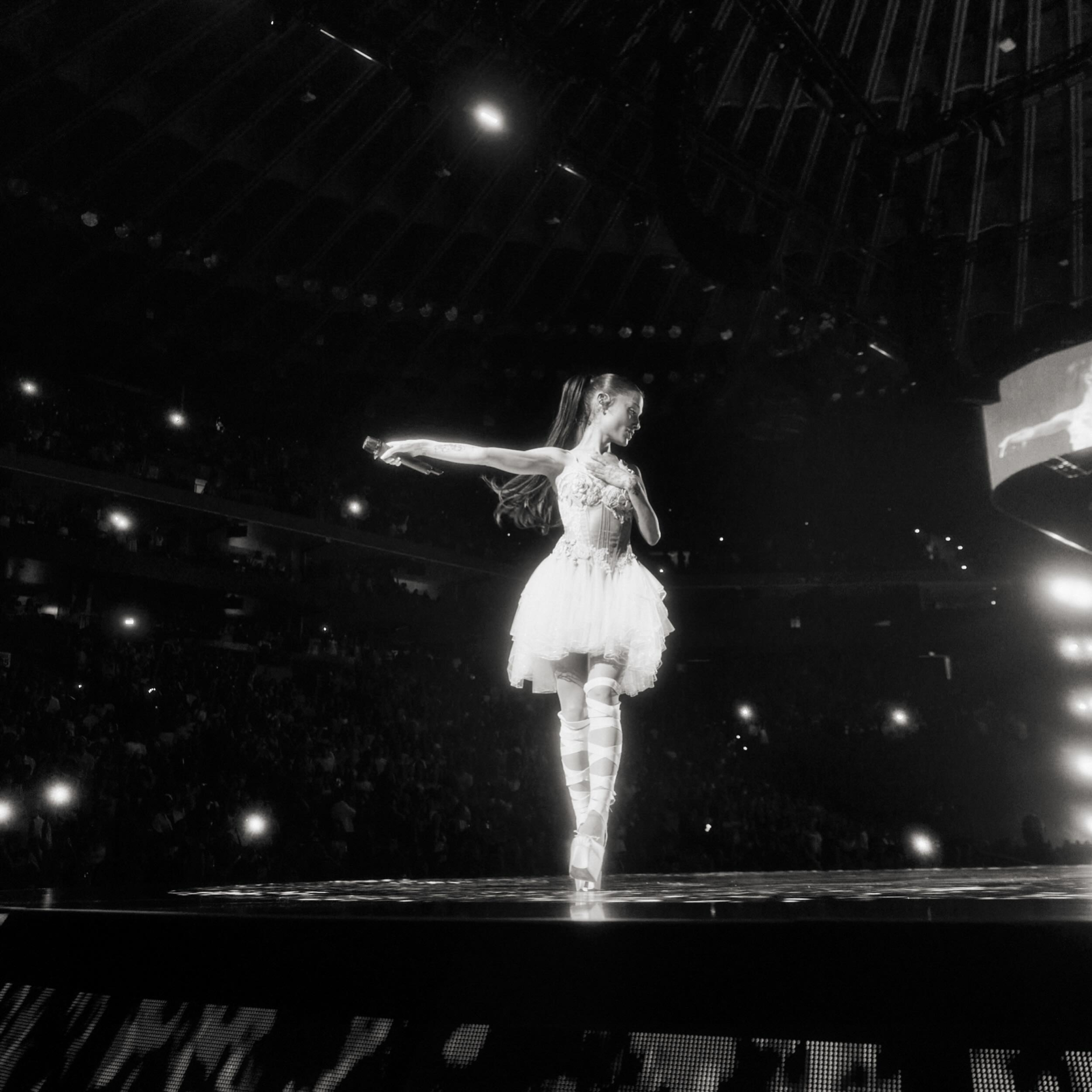 Sự khô héo của Ariana Grande khiến tất cả mệt nhoài
